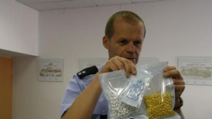 Inspekce navrhla stíhat policisty, kteří údajně pomáhali dealerům 