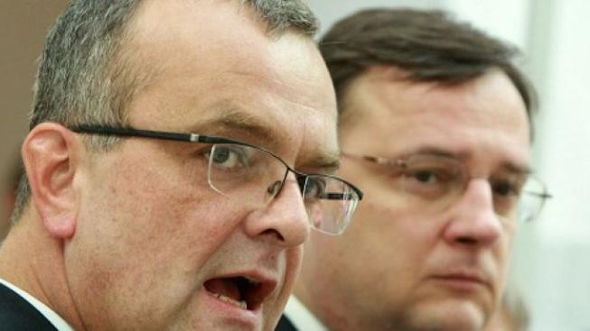 Kalousek nevěří. Za odvoláním Fuksy jsou vnitrostranické spory, míní