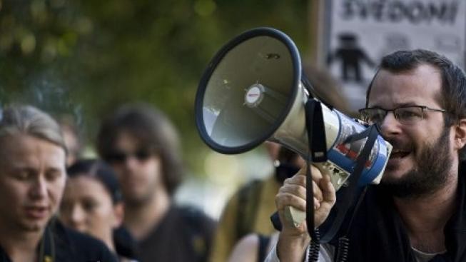 Rasové problémy na Šluknovsku: Demonstrace šestý víkend v řadě