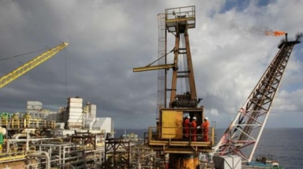 Italský energetický gigant Eni obnovil těžbu ropy v Libyi 