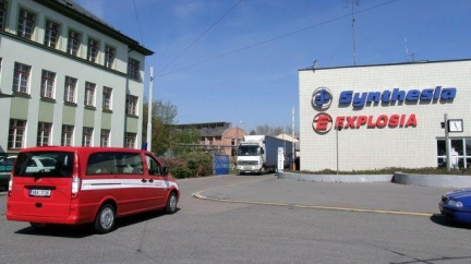 V chemičce Synthesia unikal dusík. Napáchal škodu za 25 milionů