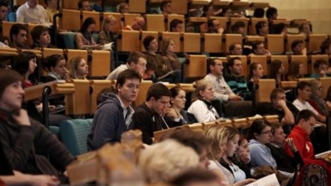 Vysoké školy a ČSSD odmítají školné