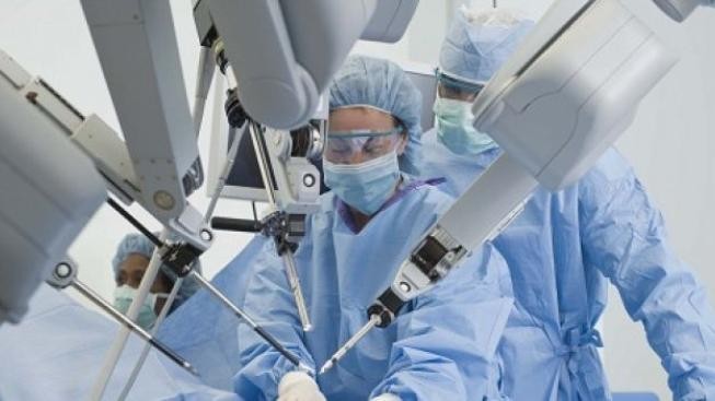 Operace robotem budou pouze nadstandard, lékaři jsou proti