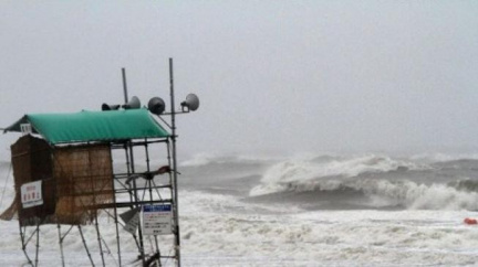 Ničivý tajfun Kai Tak řádil. Většinu obětí smetl do řeky