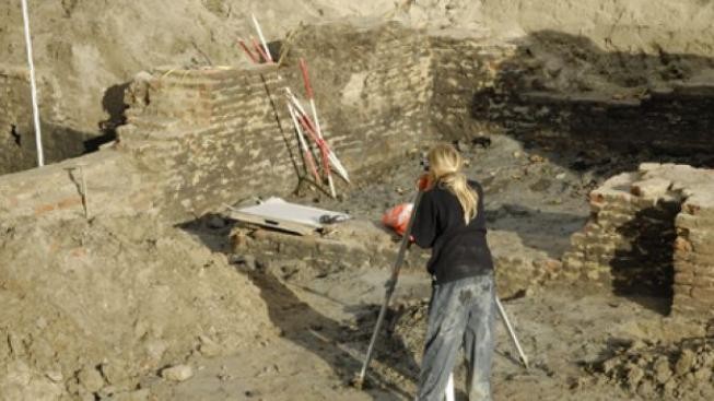 Arménie hlásí objev - šaty staré 5900 let