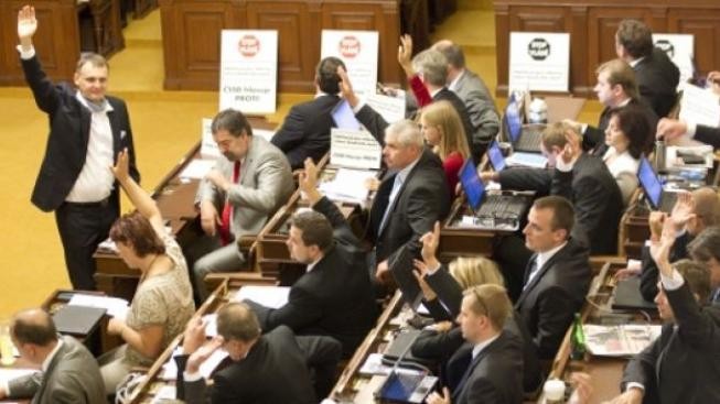 Živá diskuse: Kde vláda vezme na církevní restituce?