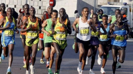 Keňan Limo v rekordním čase večerní desítky v Praze 