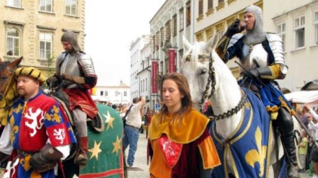 Burcak Koncerty A Pruvod Jana Lucemburskeho Znojemske Vinobrani Prave Zacalo Burcak Koncerty A Pruvod Jana Lucemburskeho Znojemske Vinobrani Prave Zacalo