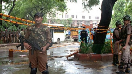 Před indickým nejvyšším soudem vybuchla nálož, 10 mrtvých a nejmíň 62 zraněných