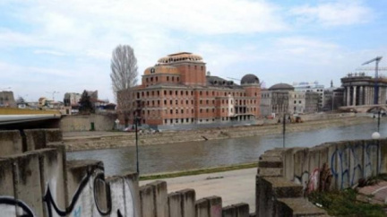 Dřív hrdá místa, teď ruiny: Makedonie nechává chátrat partyzánské památky