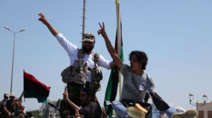 Kaddáfí patrně míří do Burkiny Faso, jeho bašta se vzdala bez boje