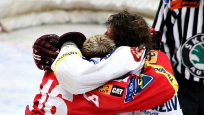 Hokejový bitkař Belak se patrně oběsil 