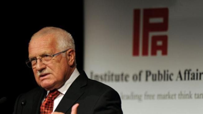 Papandreu odsoudil Klause za výrok o Řecích jako o pijácích ouza