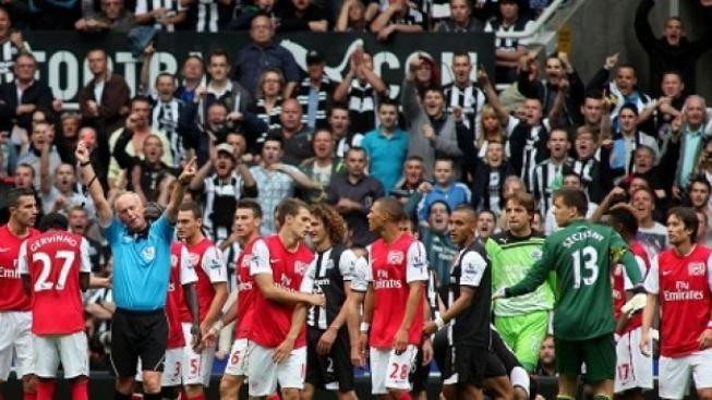 Arsenal odškodní fanoušky za debakl s Manchesterem United  