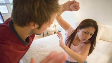 Britský pár držel v domácím zajetí tři ženy déle než 30 let