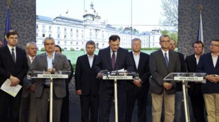 Vláda schválila reformu daní, VV i ODS jsou proti zrušení stravenek  