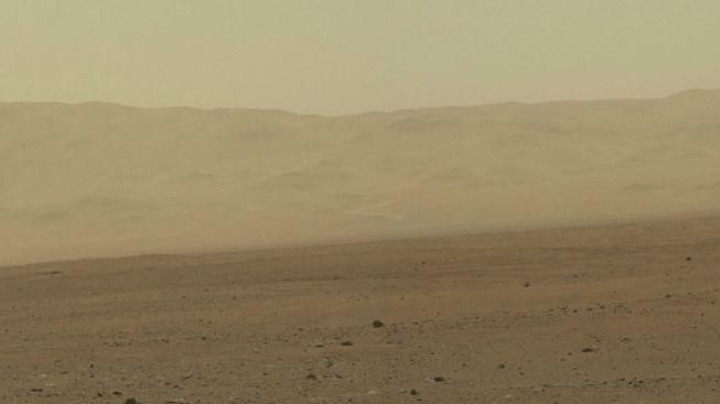 Modul Curiosity poslal zatím nejlepší fotografie z povrchu Marsu