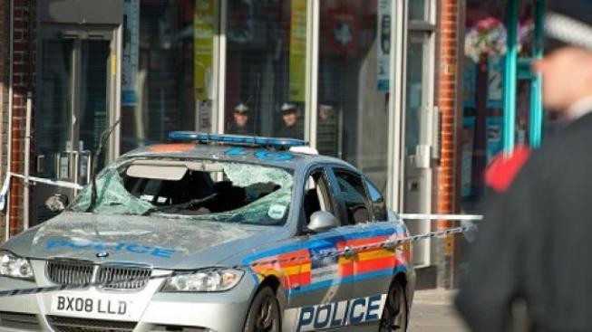 Britská policie hledá na 30.000 výtržníků