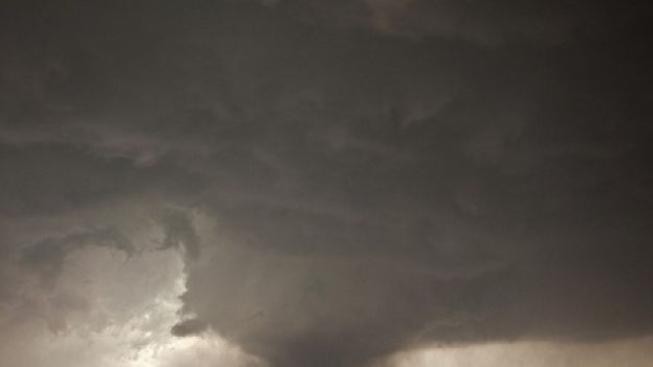 V Čechách řádilo tornádo! Muž odlétl 6 metrů daleko