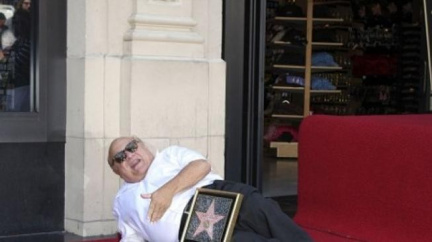 Tlouštík na Chodníku: Malý velký muž DeVito dostal svou hvězdu