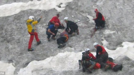 Důchodce přežil týden v puklině ledovce 3000 metrů nad mořem
