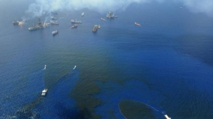 Shellu se podařilo utěsnit hlavní průnik ropy. Koncern "hluboce lituje" úniku