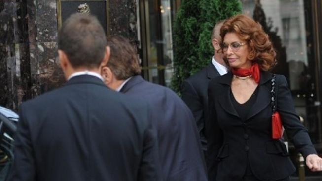 Další pikantní večírek italského premiéra? Slavná Sophia Loren pobývala v luxusní Berlusconiho vile