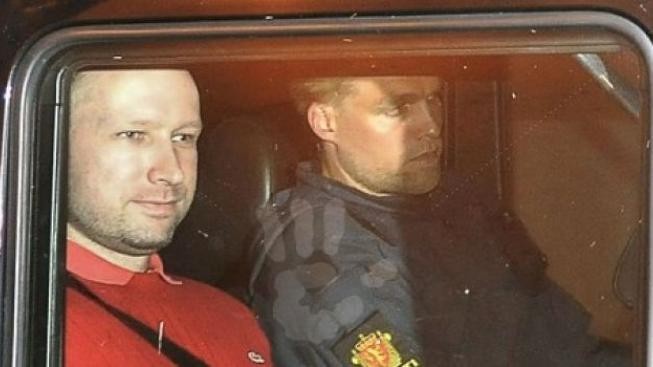 Chtěl se vzdát a potvrdit kapitulaci. Policii se dovolal jen dvakrát z deseti