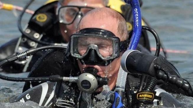 Potápěč Putin objevil v Azovském moři antické amfory