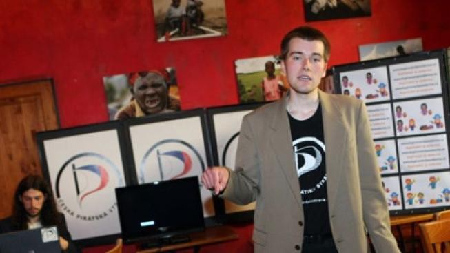 Pirátská strana chystá protesty proti zrušení projektu internet v knihovnách