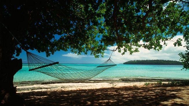 Tyrkysově modré moře, opojná vůně tropických květin. Na první pohled ráj, ale...