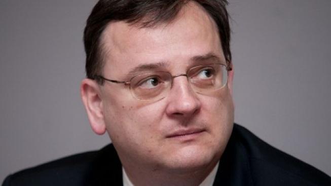 Nečas v bulváru: Socka na dovolené. Experti: Nemá mindrák jako Topolánek
