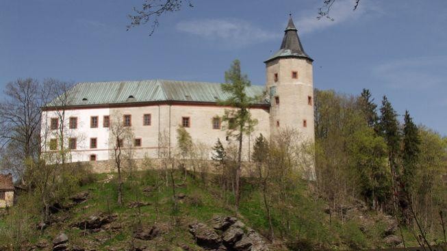 Opilec vybavený kladivem se snažil vykrást zámek v Žirovnici