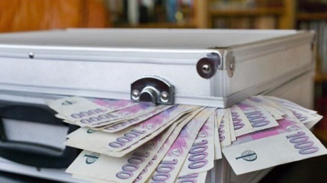 Ministerstvo dopravy zveřejnilo platy náměstků a ředitelů. Odměny nikoliv