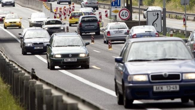 Stovky lidí mohou přijít o řidičák. Kvůli úplatným komisařům