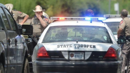 Šílenec střílel na studenty z okna domu. Zemřeli tři lidé