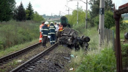  V Protivíně se srazil rychlík s autem, řidič je lehce zraněn