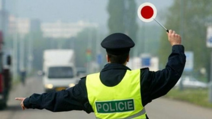 Stát plánuje zpoplatnění silnic první třídy, dálniční známka podraží