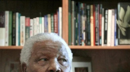 Ikona boje proti apartheidu "Madiba" slaví 93. narozeniny
