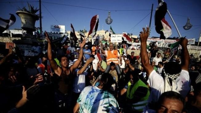 Při střetech v syrském Homsu 30 mrtvých. Hrozí občanská válka