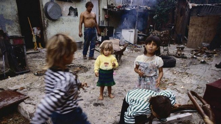 Romové z Krupky se bouří proti nové vyhlášce. Zakazuje jim sedět v některých částech města