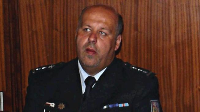 Vůči vzkazům od premiéra jsem imunní, tvrdí policejní šéf Lessy