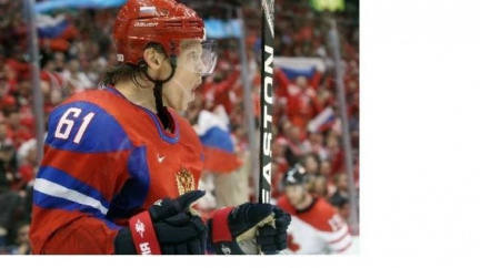 Afinogenov v chomoutu: Své "Ano" řekl tenistce Dementievové na střeše hotelu