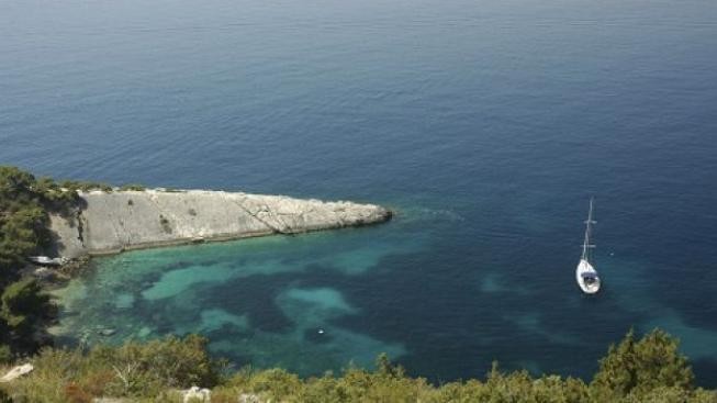 Mladý Čech plující na jachtě se utopil v Chorvatsku. Pitva utonutí potvrdila