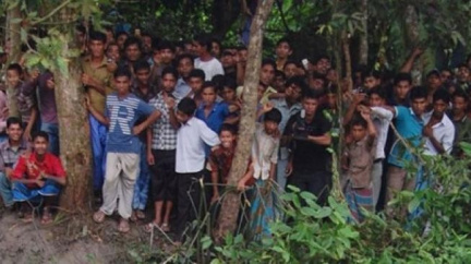 Náklaďák sjel v Bangladéši do kanálu. Nehodu nepřežilo 53 dětí