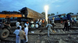 Vykolejení vlaku v Indii si vyžádalo nejméně 67 mrtvých a stovky zraněných