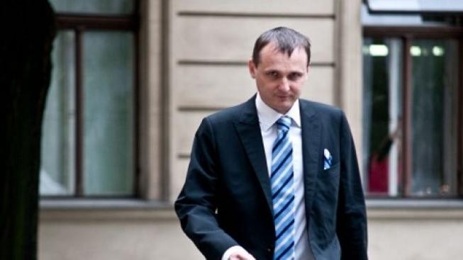 Víme, co se děje ve Véčkách. Bárta rozjel hru o funkci