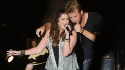 Zpěvačka Hillary Scottová z kapely Lady Antebellum se zasnoubila 