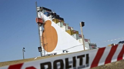 Tragédie na festivalu: Žena po pádu z věže zemřela. Spáchala sebevraždu?