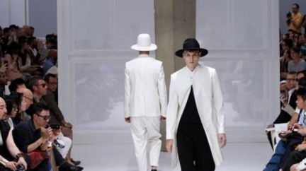 Zraky módního světa se upřou na Paříž. Začínají přehlídky vysoké krejčoviny